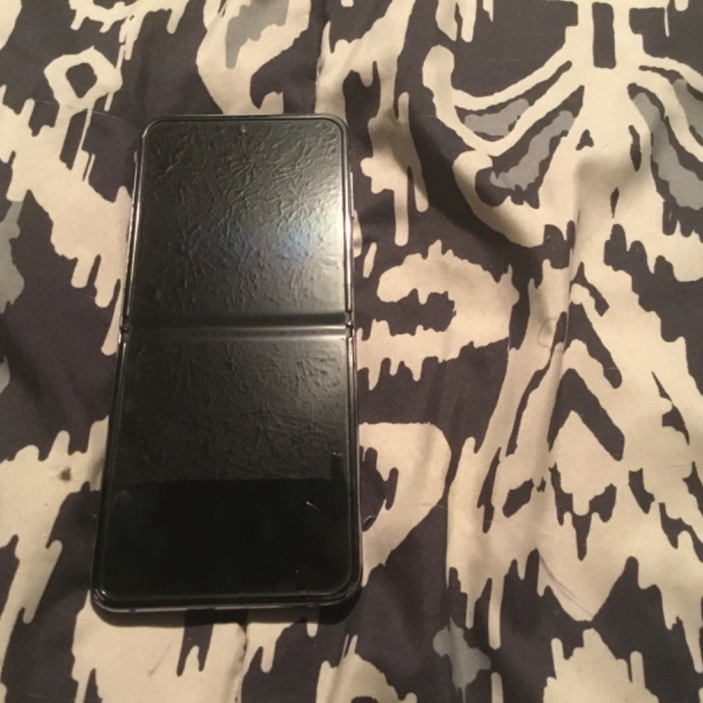 Samsung galaxy z flip 4 for Verizon Wireless - Picture 2 of 4